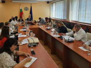 Министерството на икономиката и бизнесът обсъдиха насоки за правилно прилагане на задължението за двойно обозначаване на цените на стоките и услугите