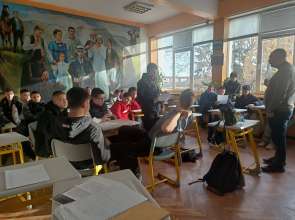 Екип на МЦ-Търговище съвместно с ПТГ „Цар Симеон Велики“ проведе младежка среща на тема: „Силата е в мен-малки към смелостта“